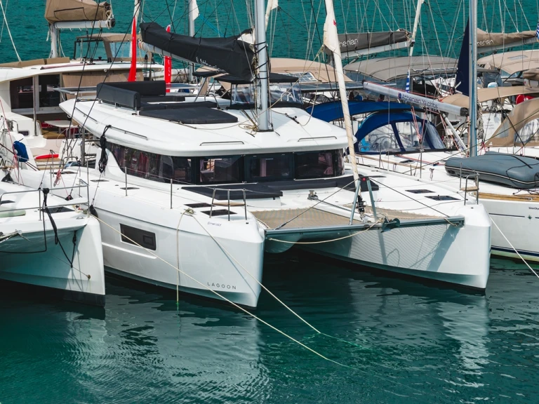 Hire Catamaran with or without skipper Lagoon Benitses