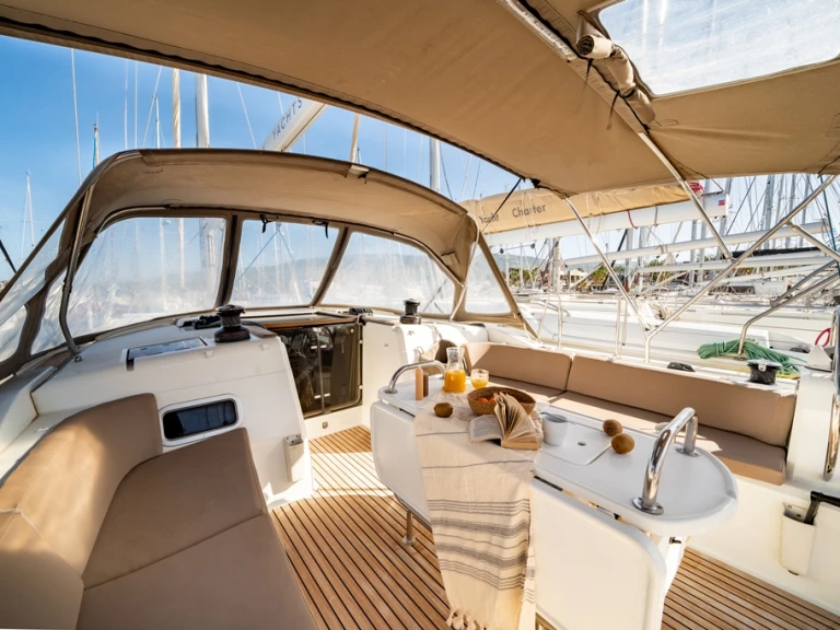 Charter a Jeanneau Sun Odyssey 519 in Piso Livadi on Samboat