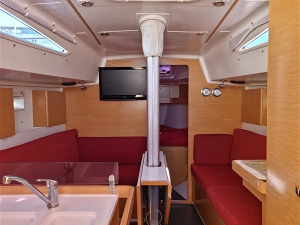 Sailboat to hire Pula at the best price