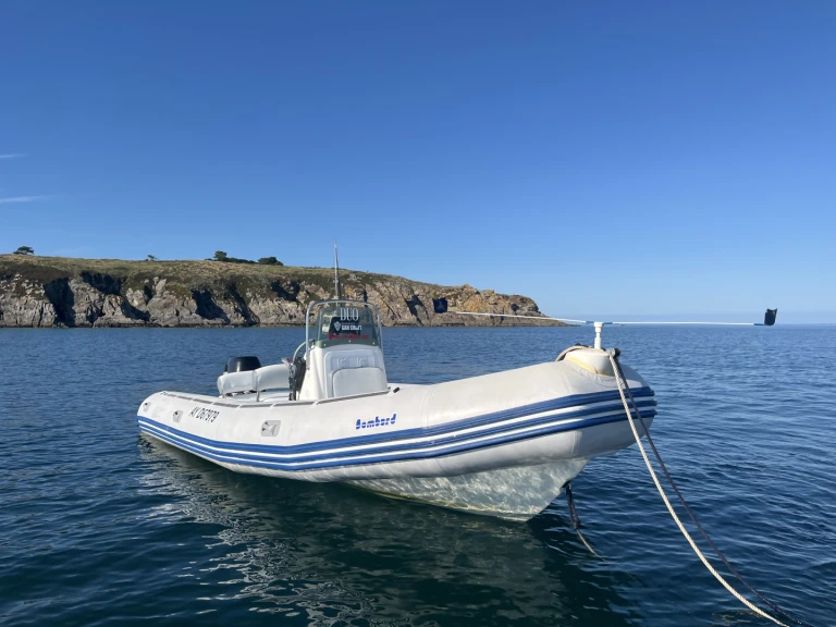 Charter a Bombard Explorer 640 SB in Locmaria on Samboat