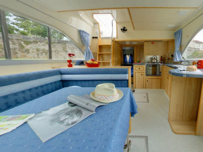 Motorboat hire in Saint-Gilles du Gard - Le Boat Tango