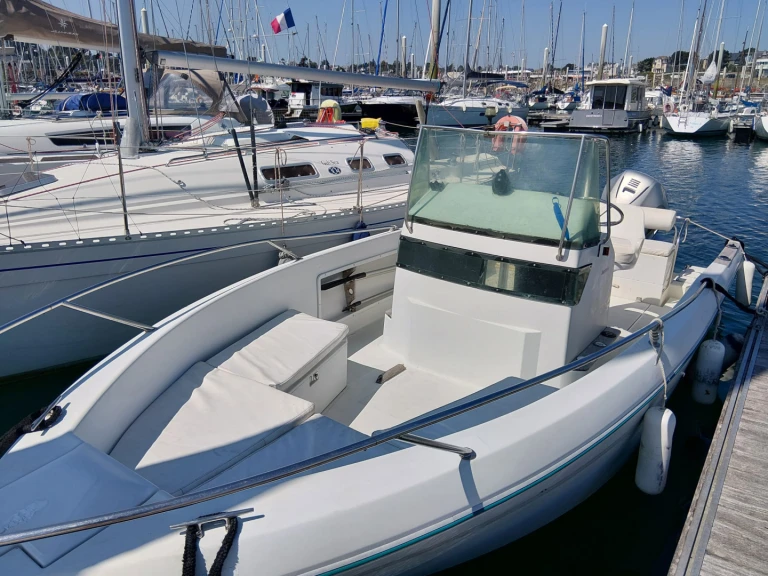 Hire Motorboat Jeanneau with a boat licence