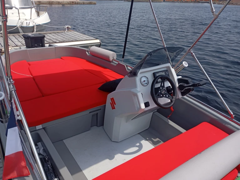 Hire Motorboat  roto hydra with a boat licence