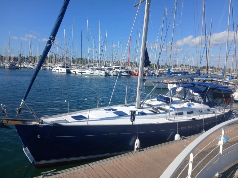 Sailboat to hire Arzal at the best price