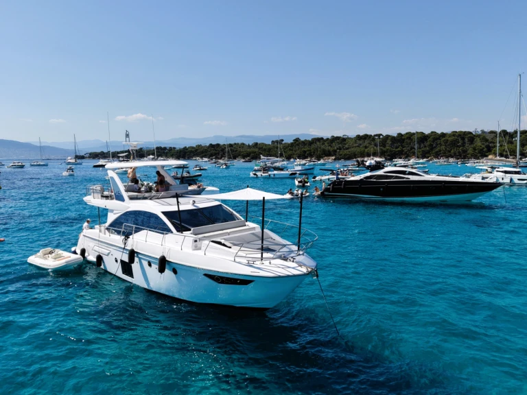 Motorboat to hire Golfe-Juan at the best price