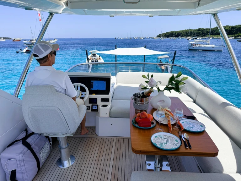 Yacht hire Golfe-Juan cheap Azimut 50 Fly