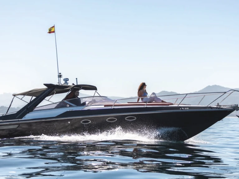 Yacht charter Vigo - Sunseeker Tomahawk 37 on SamBoat