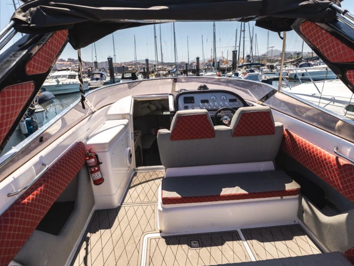 Yacht hire Vigo cheap Tomahawk 37