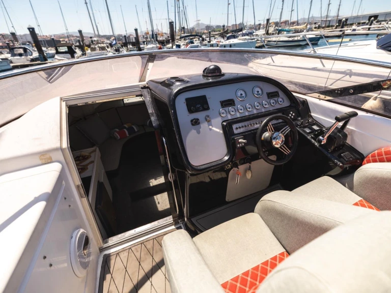 Charter a Sunseeker Tomahawk 37 in Vigo on Samboat