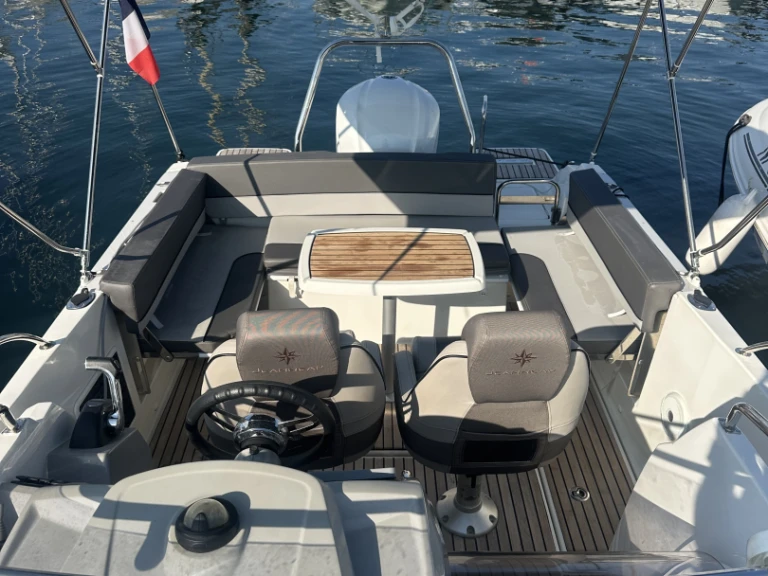 Yacht charter Antibes - Jeanneau Cap Camarat 7.5 WA on SamBoat