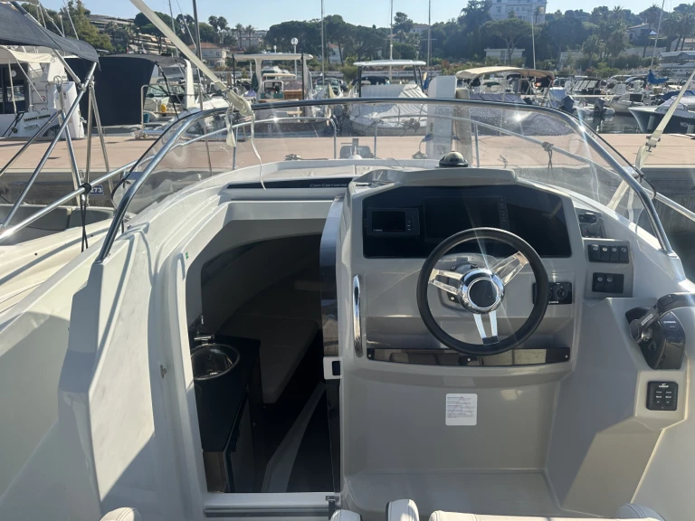 Yacht hire Antibes cheap Cap Camarat 7.5 WA