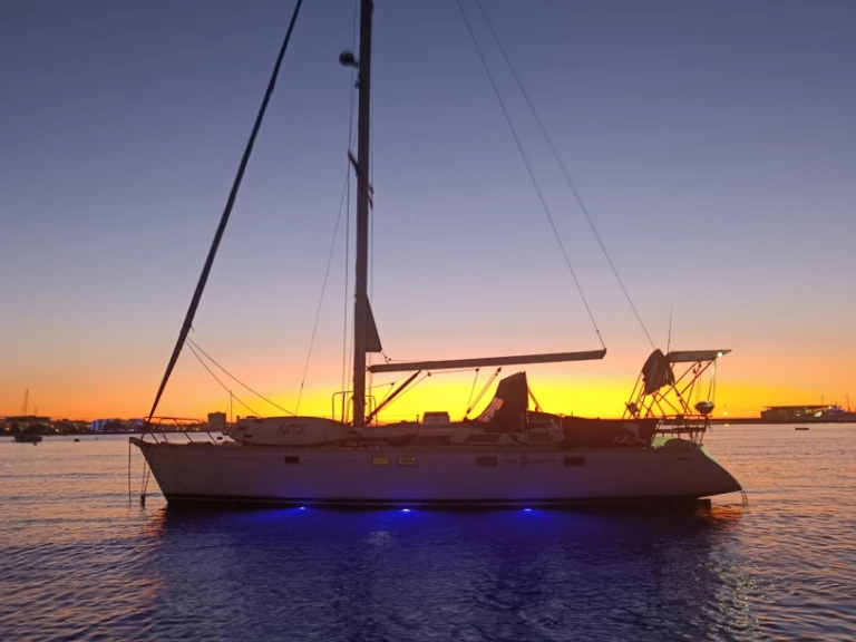 Hire Sailboat Jeanneau with a boat licence