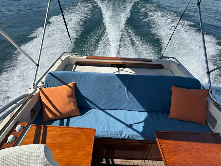 Yacht charter Geneva (District) - Windy 7500 on SamBoat