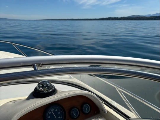 Motorboat hire in Geneva (District) - Windy 7500