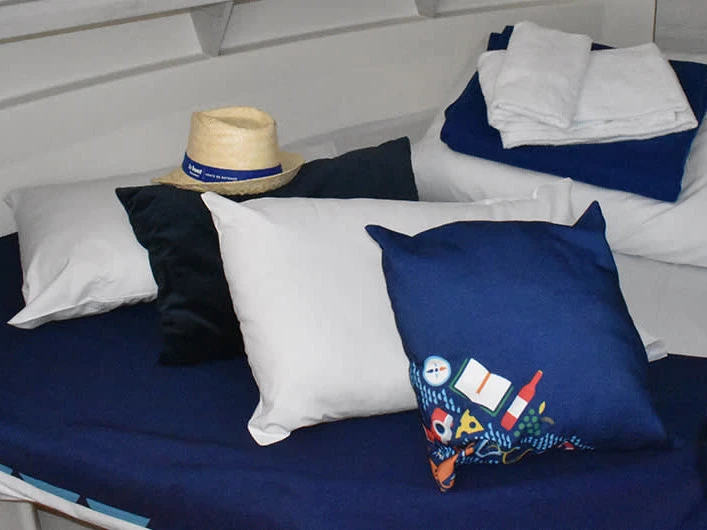 Hire Motorboat with or without skipper Le Boat Trèbes