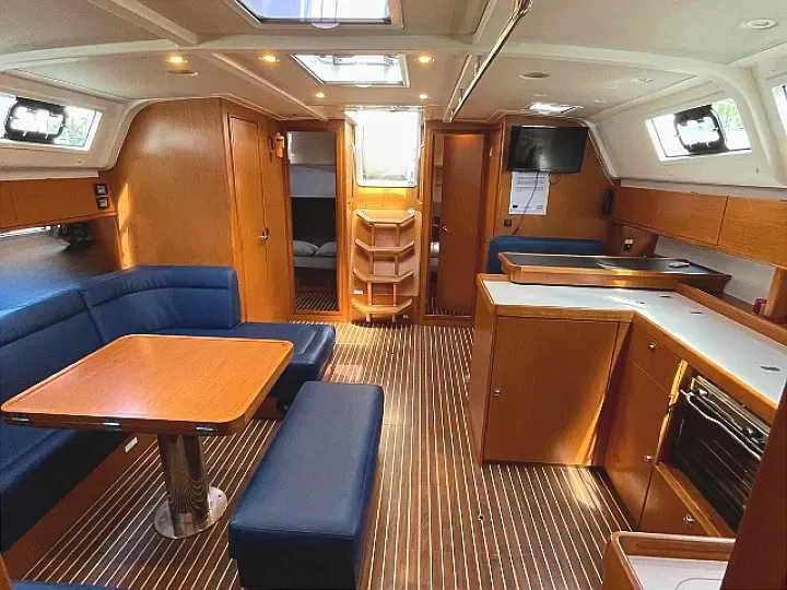 Sailboat hire in Alimos - Bavaria Cruiser 51
