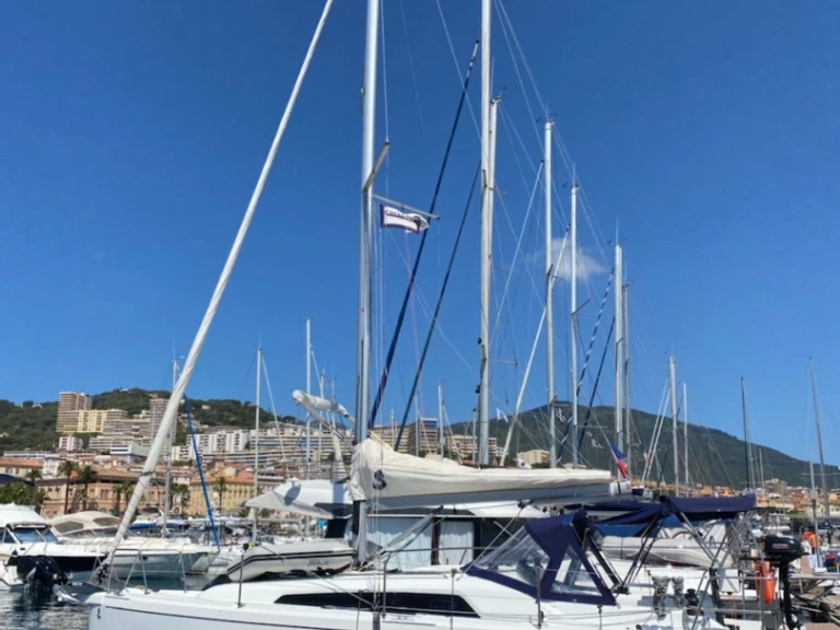 Charter a Bénéteau Oceanis 30.1 in Ajaccio on Samboat