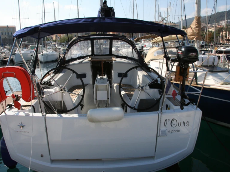 Yacht charter Ajaccio - Jeanneau Sun Odyssey 349 on SamBoat