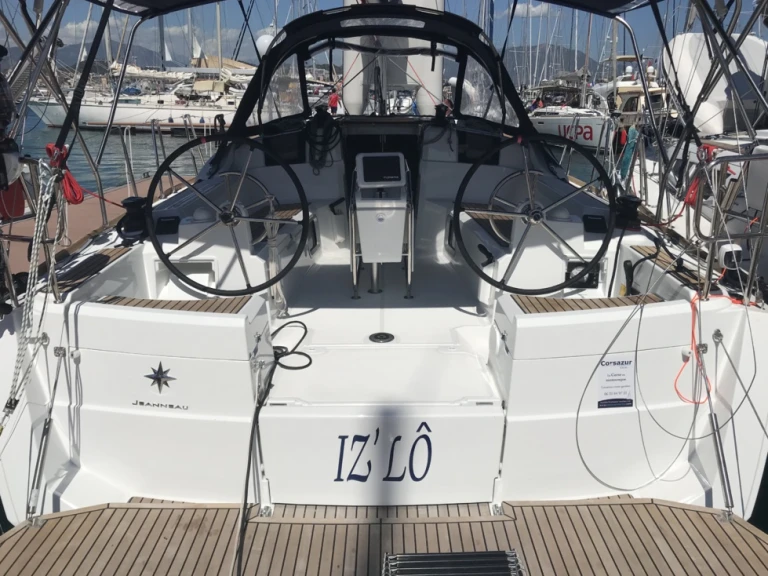 Sailboat hire in Ajaccio - Jeanneau Sun Odyssey 389