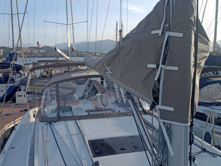 Sailboat to hire Ajaccio at the best price