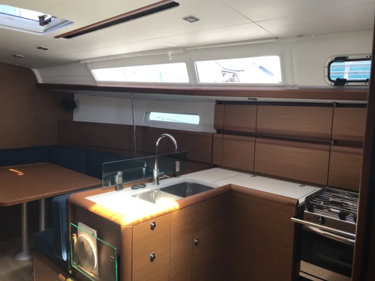 Yacht charter Ajaccio - Jeanneau Sun Odyssey 389 on SamBoat
