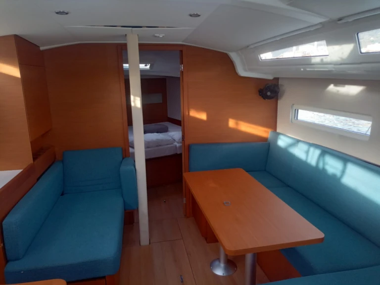 Charter a Jeanneau Sun Odyssey 410 in Ajaccio on Samboat