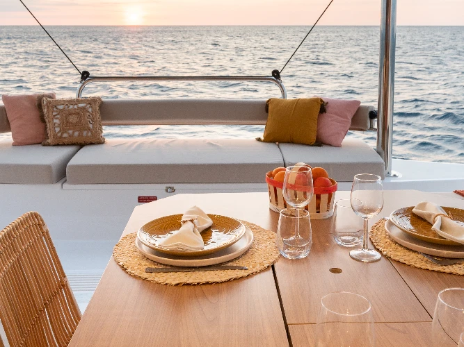 Hire a 15 BALI 4.4 Ajaccio