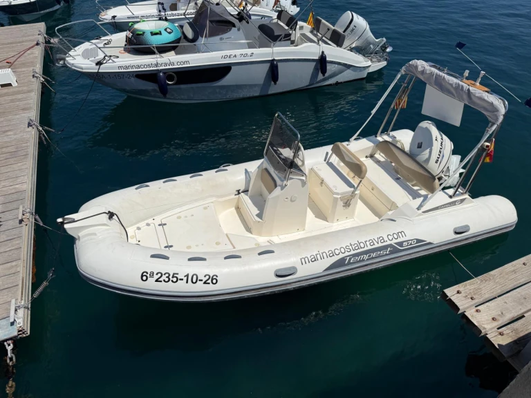 Hire RIB Capelli with a boat licence