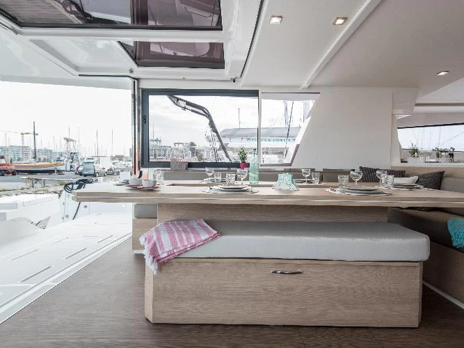 Hire Catamaran 15 with a boat licence