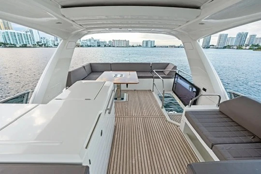 Yacht hire Miami Beach cheap 630 Flybridge