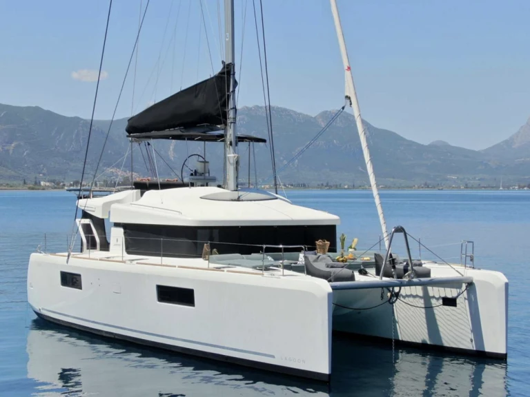 Hire Catamaran Lagoon with a boat licence