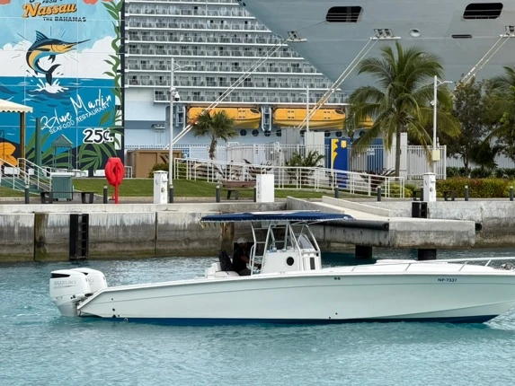Charter a Marlago 35 Open Fisherman in Nassau on Samboat