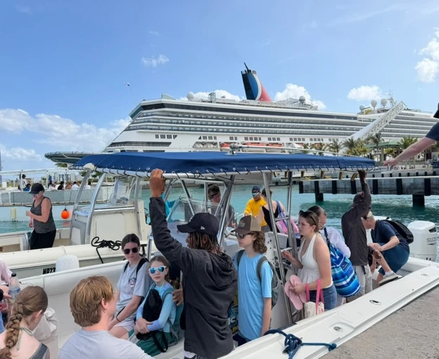 Motorboat to hire Nassau at the best price