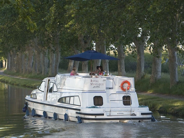 Yacht charter Homps - Le Boat Royal Mystique B on SamBoat