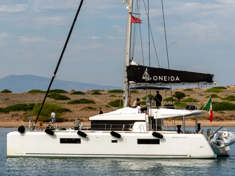 Charter a Lagoon Lagoon 52 in Athens Marina on Samboat