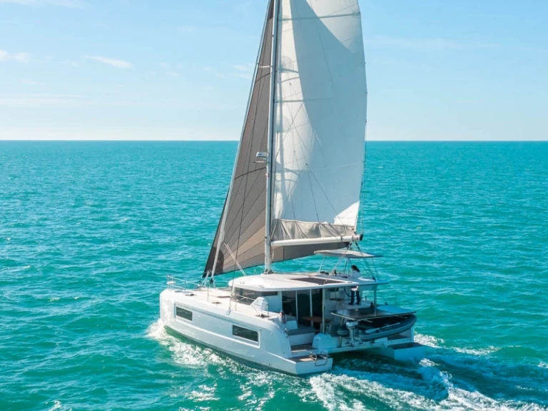 Hire Catamaran Lagoon with a boat licence