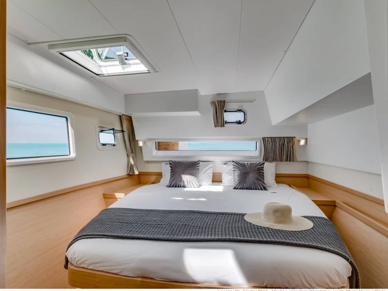 Hire Catamaran Lagoon with a boat licence