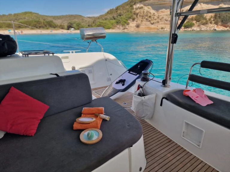 Hire Catamaran Lagoon with a boat licence