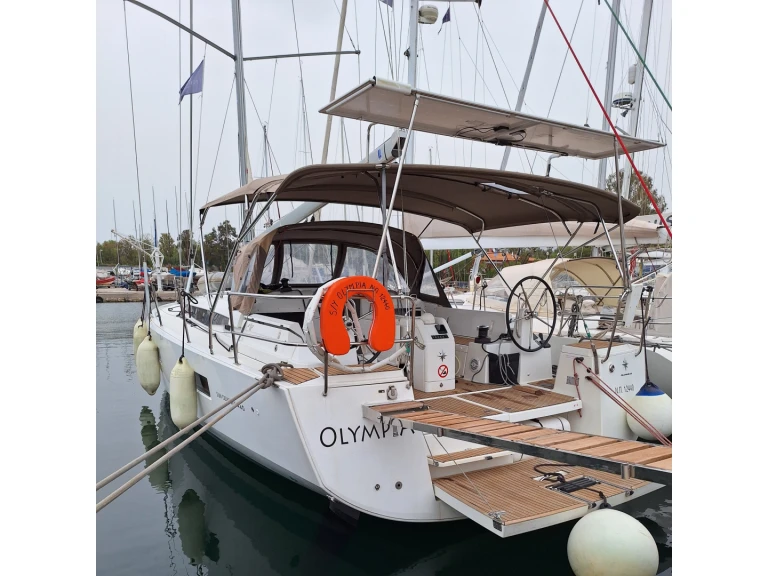 Hire Sailboat Jeanneau with a boat licence