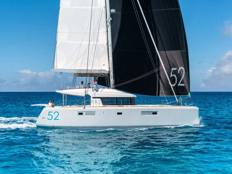 Hire Catamaran with or without skipper Lagoon Pomer