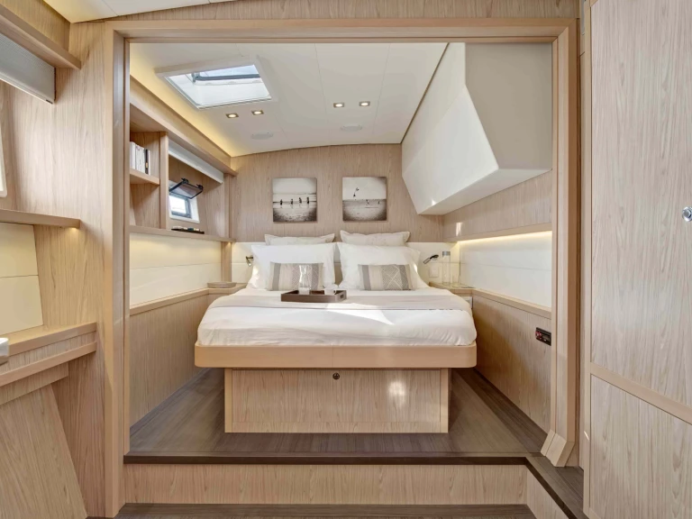 Hire Catamaran Lagoon with a boat licence