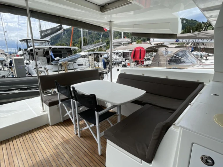 Yacht charter Piso Livadi - Lagoon Lagoon 450 F on SamBoat