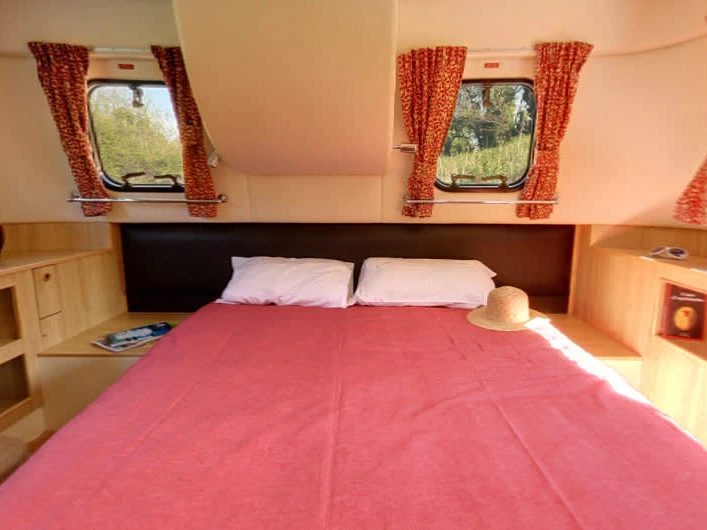 Motorboat to hire Homps at the best price