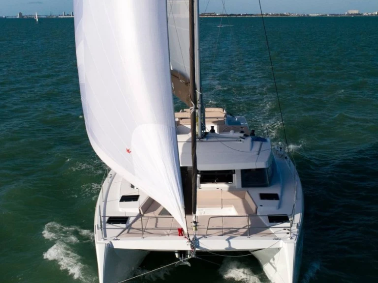 Catamaran to hire Tourlos at the best price