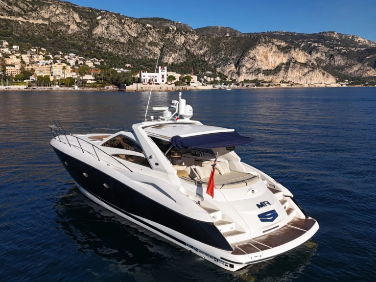 Luxury Yacht to hire Paris at the best price