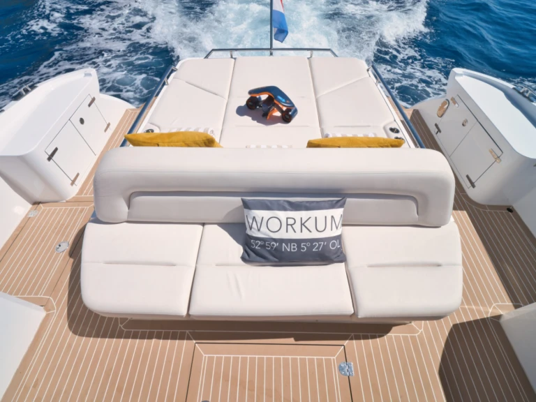 Hire a SICHTERMANN 54 Paris