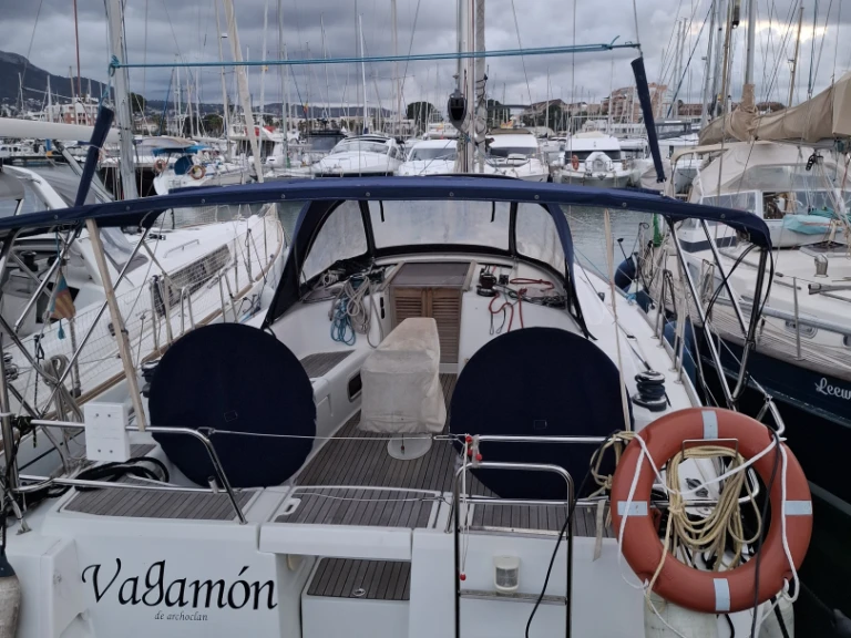 Sailboat hire in Dénia - Bénéteau Oceanis 40