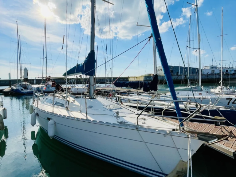 Jeanneau Sun Odyssey 33 charter bareboat or skippered in  Le Havre