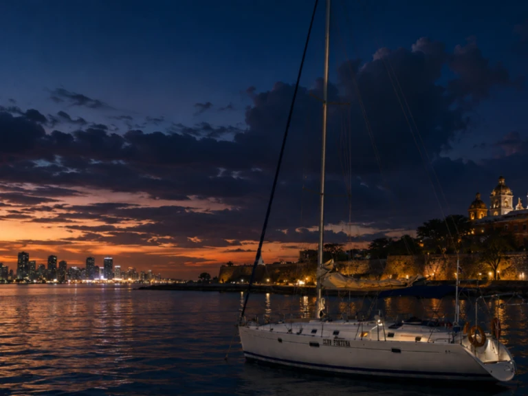 Hire Sailboat with or without skipper Bénéteau Cartagena