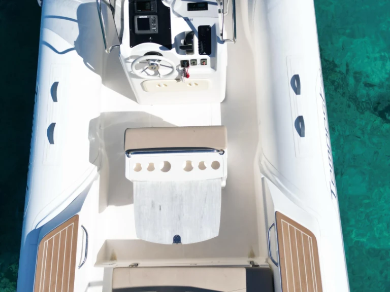 Hire a Capelli Tempest 700 Mandelieu-la-Napoule